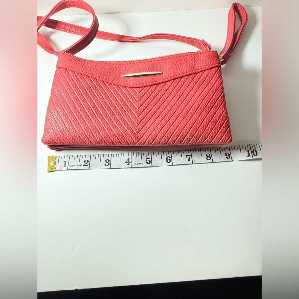 Elegant Pink Crossbody Bag - Picture 7 of 7